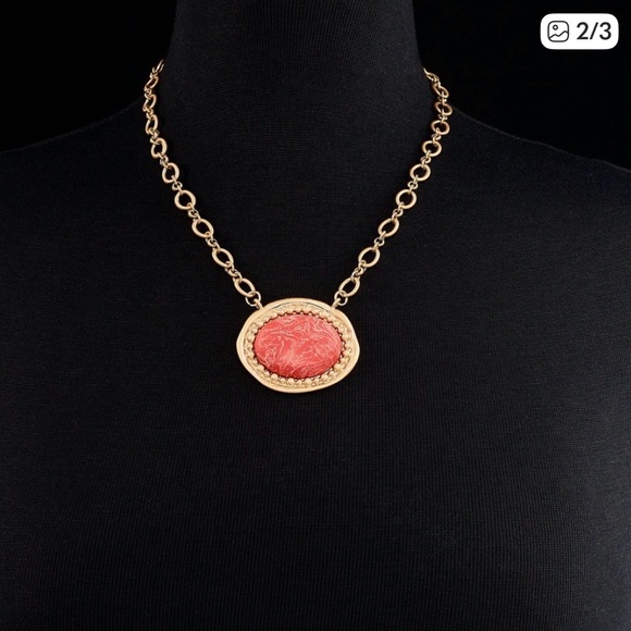 I.N.C. Gold Coral Oval Pendant Necklace 17” NWT - Picture 2 of 3